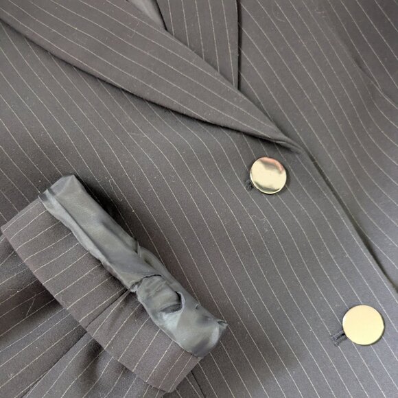 Tahari Women's Gray Striped Pantsuit - Women's Blazer Size 4, Pants Size 2 - Picture 3 of 12